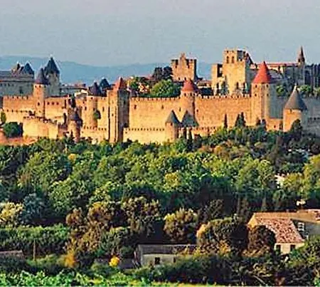 Joli T2 Dans Avec Piscine, Hammam Et Parking Gratuits * Каркассонн