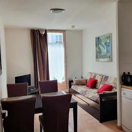 Апартаменти Joli T2 Dans Avec Piscine, Hammam Et Parking Gratuits *