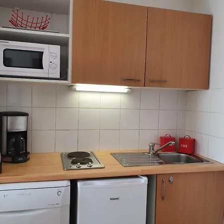 Joli T2 Dans Avec Piscine, Hammam Et Parking Gratuits * Каркассонн