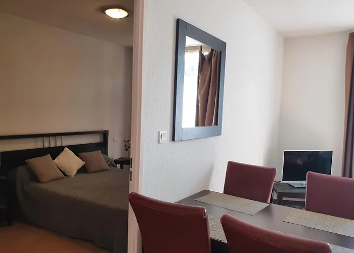 Joli T2 Dans Avec Piscine, Hammam Et Parking Gratuits *