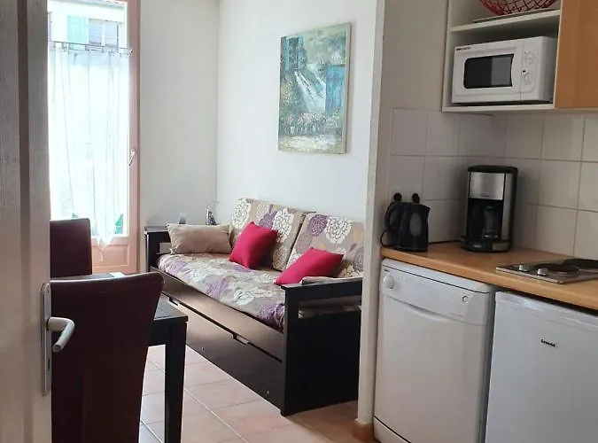 Joli T2 Dans Avec Piscine, Hammam Et Parking Gratuits *