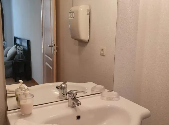 Joli T2 Dans Avec Piscine, Hammam Et Parking Gratuits Carcassone