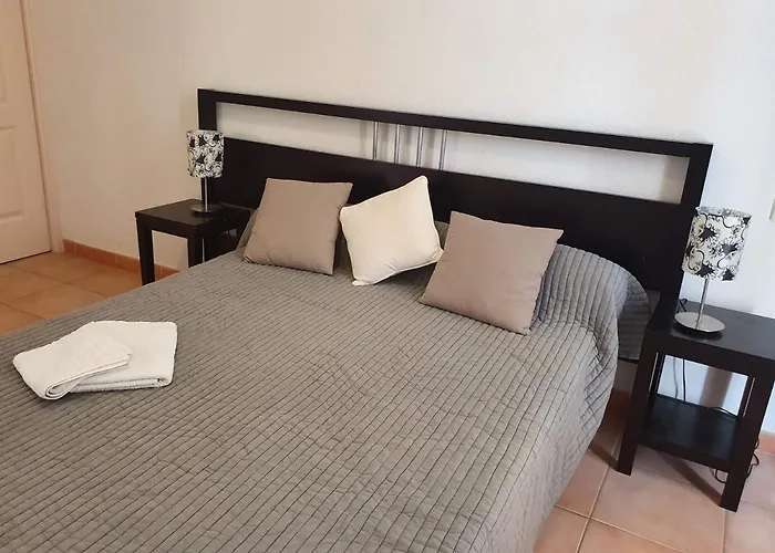 Joli T2 Dans Avec Piscine, Hammam Et Parking Gratuits Carcassonne